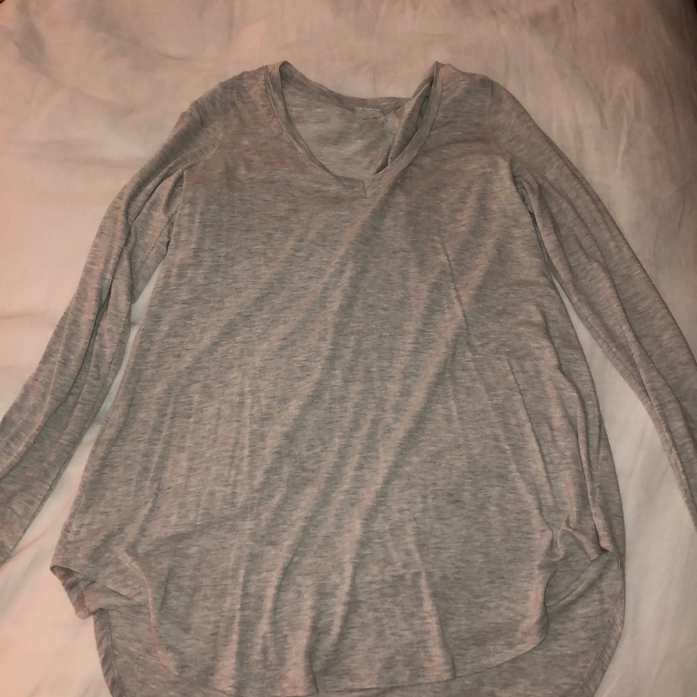 Super soft, flowy, grey long sleeve shirt!!